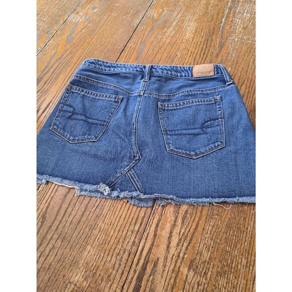 Size 12 Short American Eagle Denim Blue Jean Mini Skirt Distressed Button Fly - Picture 5 of 5